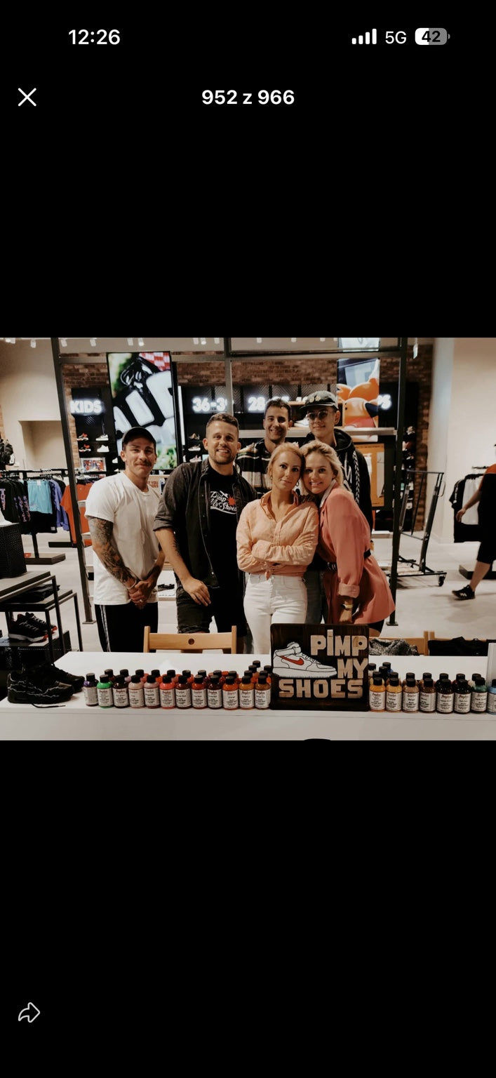Ekipa Pimp My Shoes przy stanowisku Foot Locker w Posnanii