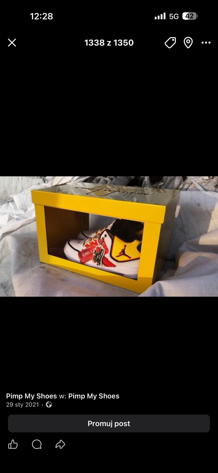 Customowe buty Chillwagon w żółtym pudełku ekspozycyjnym