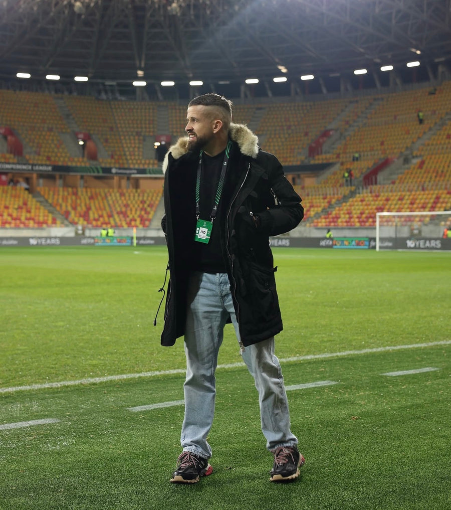 Mateusz na stadionie w Białymstoku.